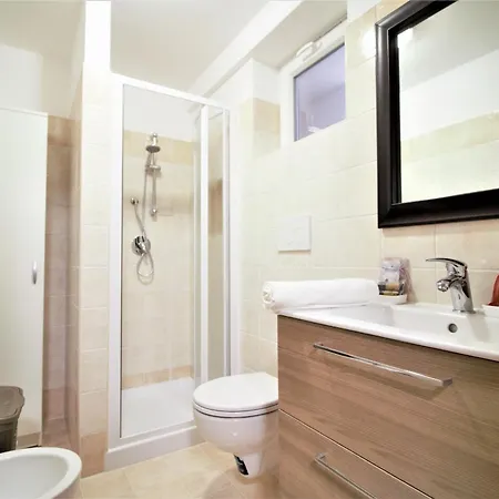 Holidaycasa Marta-nuovo A Due Passi Dal Centro Apartment *